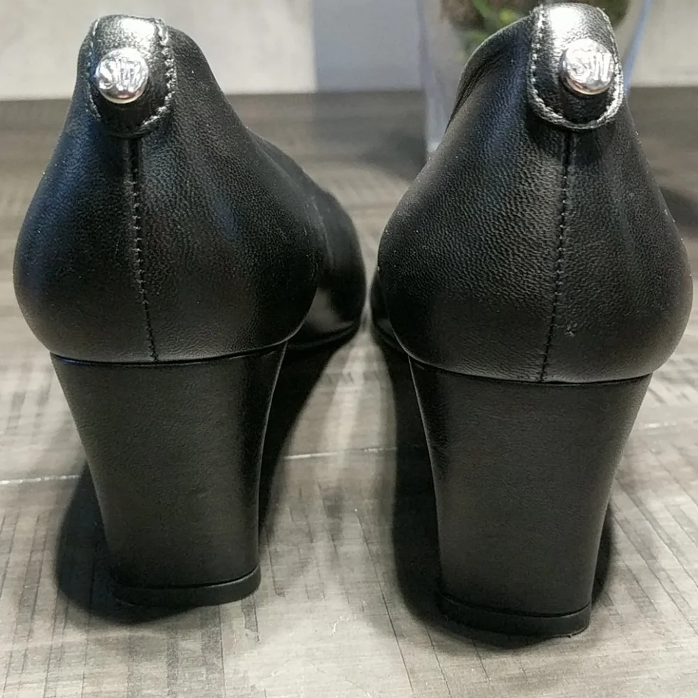 Stuart Weitzman leather w/ patent leather heels - Picture 6 of 9